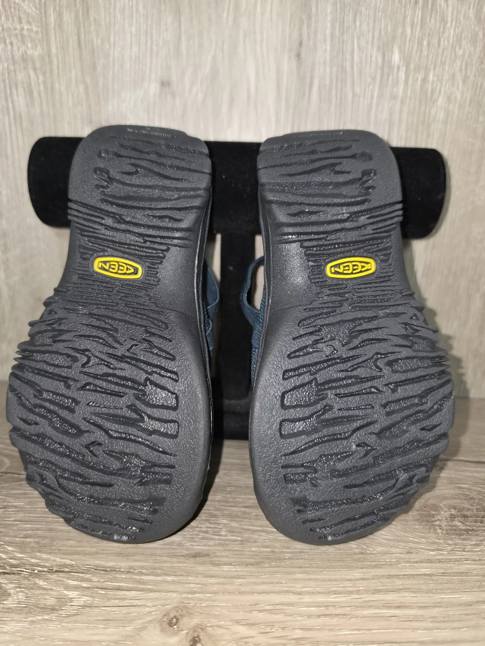 Keen Kids Teal and Black Toe-Protect Sandals with Heel Strap Small Child 11